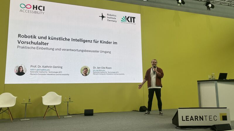 Jan Rixen auf der LEARNTEC Bühne.